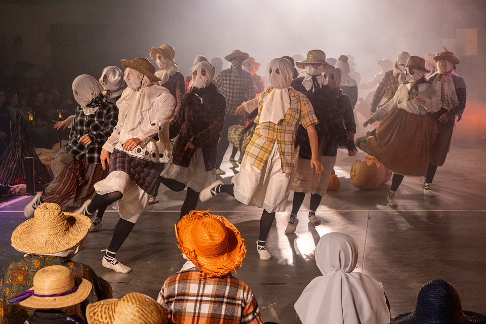 Imágenes de la actuación de Gau Beltza