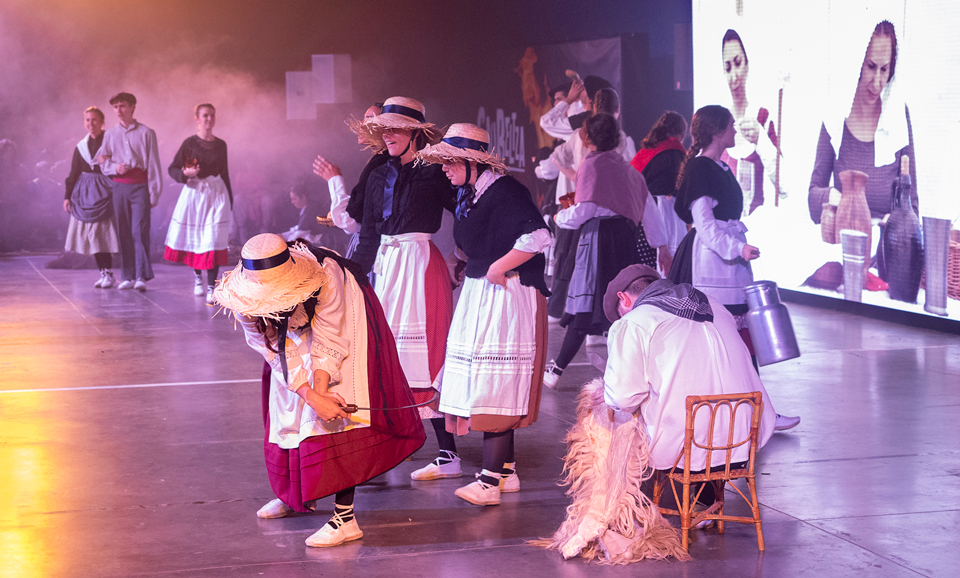 Imágenes de la actuación de Gau Beltza